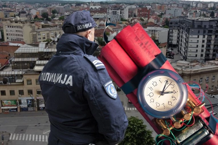 PREKINUTA SUĐENJA ZBOG DOJAVLJENE BOMBE! Drama u sudu u Sremskoj Mitrovici - naređena hitna evakuacija!