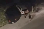 POGLEDAJTE KAKO PAR "TIPUJE" AUTOMOBILE NA JEDNOM PARKINGU U CRNOJ GORI! Snimak koji je zapalio društvene mreže! (VIDEO)