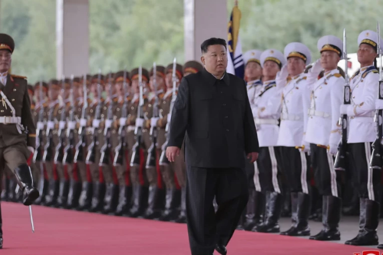 KIM DŽONG UN STIGAO U RUSIJU! Sa sobom poveo i najviše zvaničnike koji rukovode fabrikama oružja i municije!