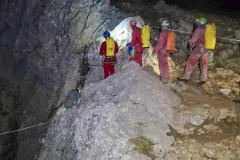NEVIĐENO ČUDO! Posle sedam dana u poplavljenoj pećini PRONAĐENI ŽIVI, spasioci tragaju za još dvoje! (VIDEO)