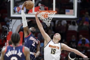 SLOMIO JOJ KOST I ISEKAO PO LICU! Novi JEZIVI detalji napada NBA zvezde na izabranicu!