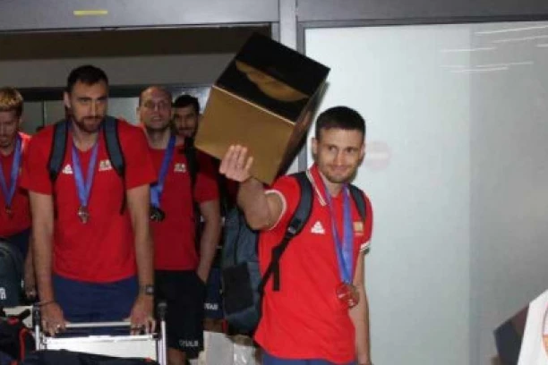 OTKRIVENA MISTERIJA ALEKSINE KUTIJE! Evo šta je Avramović doneo iz Manile u Srbiju!