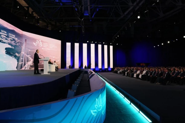 SMATRAJU NAS IMPERIJOM ZLA Putin: Priče da je Tramp prijatelj Rusije su TOTALNA GLUPOST! Ko god bude predsednik, vodiće ANTRUSKU politiku