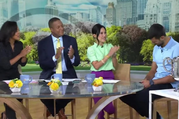 NOVAK JE OSTAO BEZ REČI! Đokovića pozvali u STUDIO, kada je ušao voditelji su ga IZNENADILI jednim POTEZOM! (VIDEO)