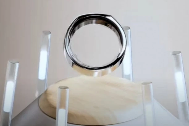 SAMSUNG “PRSTENOM” IZAZVAO APPLE KAO NIKAD PRE: Najavljeno lansiranje NOVOG UREĐAJA koji će poželeti da ima svako!