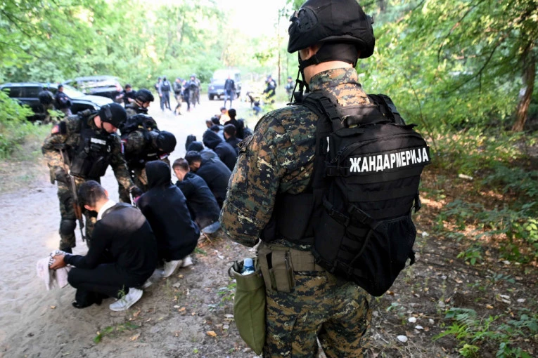 KRVAVA DRAMA KOD HORGOŠA: Tri migranta mrtva u brutalnom obračunu! Policija uhapsila grupu krijumčara oružja!
