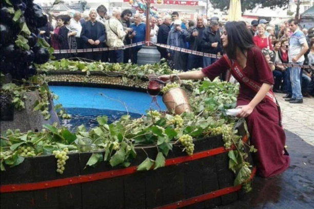 POČINJE "ŽUPSKA BERBA": Sve spremno za četiri dana DOBRE ZABAVE! Uživajte u koncertima, svadbi, izložbama i FONTANI VINA!