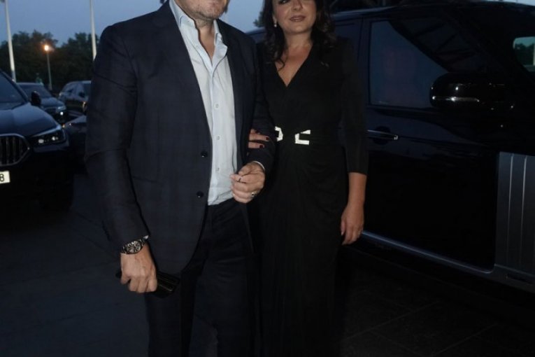 Aco Pejović sa suprugom stigao na proslavu ćerkinog rođendana