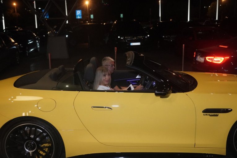 Suzana Jovanović i Saša Popović auto