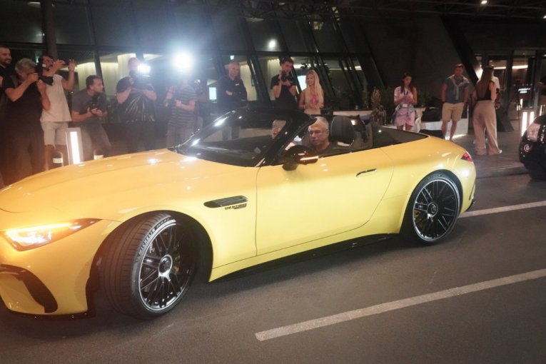 Suzana Jovanović i Saša Popović auto