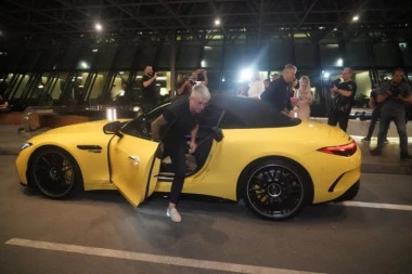 OVAKO IZGLEDA VOZNI PARK SAŠE POPOVIĆA: Suzana Jovanović biće TEŽA za skoro 2 MILIONA EVRA - Besne mašine parkirane u dvorištu! (VIDEO)