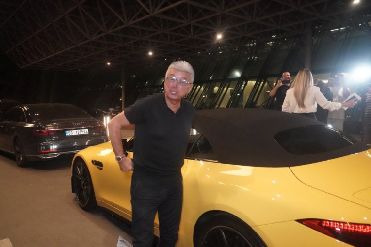 Suzana Jovanović i Saša Popović auto