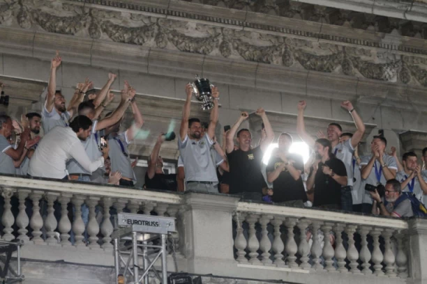 OVO JE NAJEMOTIVNIJI DOČEK ZA MENE: Novak PLAKAO, SLAVIO, a zatim poslao sjajnu poruku navijačima!