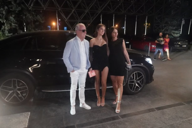 ĆERKA SAŠE MATIĆA KAO SA MODNE PISTE: Zbog fatalne lepotice svi trljaju oči, izgleda kao milion dolara (FOTO)