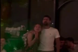 NIJE MOGAO DA ODOLI! Novak na proslavi u restoranu ZAGRLIO Jecu, pa oboje ZAPEVALI uz OVU pesmu! (VIDEO)