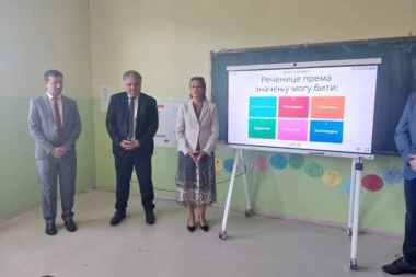 LUČIĆ NASTAVIO POSETU ŠKOLAMA NA KIM! Uručene donacije u Gračanici, Lipljem Selu i Donjoj Gušterici! (VIDEO)