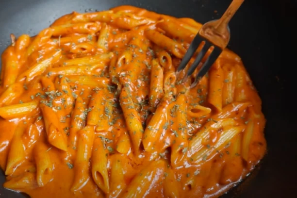 VEČERA ZA SAMO 500 DINARA: Makarone kao iz fensi RESTORANA biće gotove u roku 15 minuta!