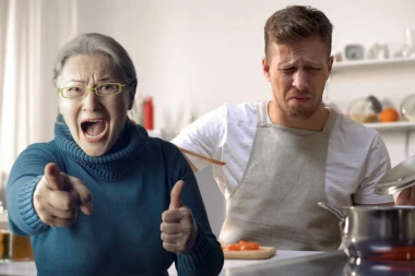 STUDENT U SVOM RODNOM SELU JEO MAKARONE ŠTO MU MAJKA SPREMILA PA SE PRETURIO! Problem je bio u sosu za ćufte - mladić umro od DIJAREJE!