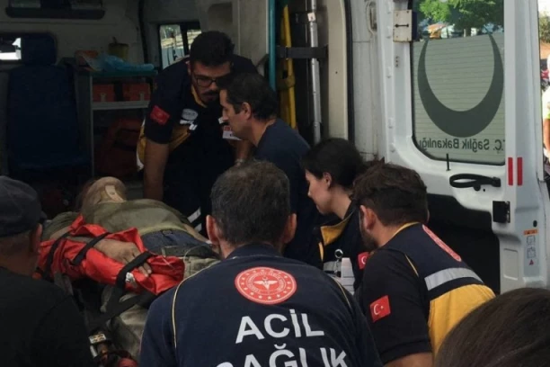 TRAGEDIJA NA PROSLAVI IZBORNE POBEDE: Član opozicije POGINUO kada se srušio balkon!