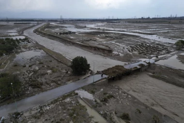 GRČKA I DALJE POD VODOM! Iako se vreme stabilizovalo, situacija i dalje teška! OVIM PUTEM NIKAKO NE IDITE! (VIDEO/FOTO)