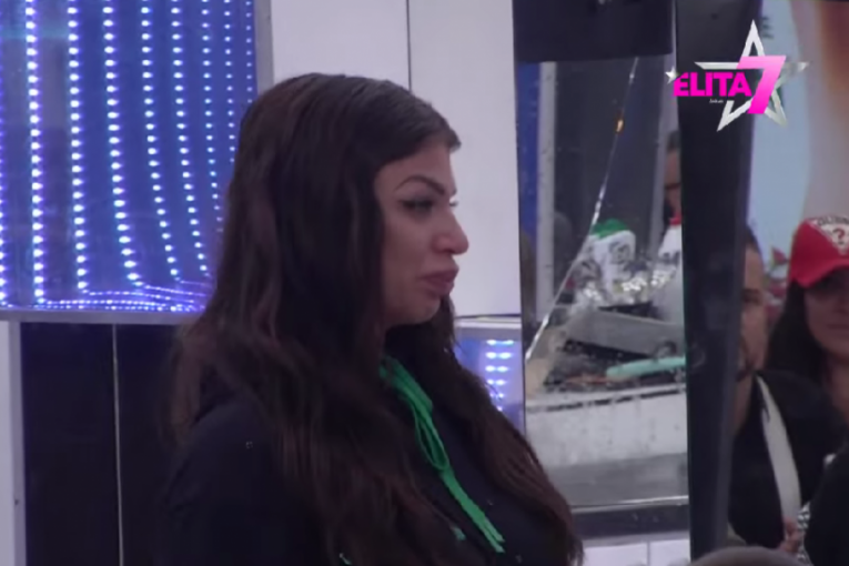 Miljana Kulić plače