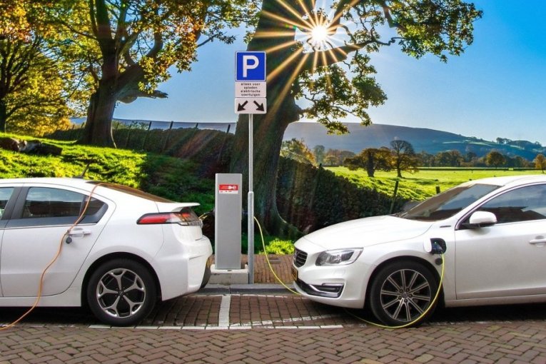 POMAMA NE PROLAZI: Električni automobili i dalje hit u svetu, evo koji je RAZLOG BROJ JEDAN za ovako dobru prodaju