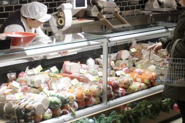 I PARIZER ĆEMO MORATI DA UVOZIMO: Srbija ne proizvodi dovoljno mesa ni za domaće potrebe, a pala i potrošnja