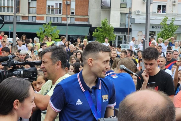 SPEKTAKL U ČAČKU: Grad košarke dočekao HEROJE NACIJE! (VIDEO)