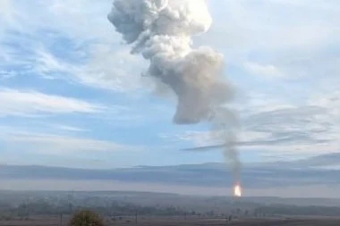 STRAVIČNA EKSPLOZIJA NA RUSKOM GASOVODU: Buknuo je veliki požar, dim se video kilometrima daleko (VIDEO)