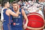 SRPSKI KOŠARKAŠI SU LJUDINE SA VELIKIM LJ: Avram i Bogdan godinama obilaze narodne kuhinje i daju velike pare za siromašne i bolesne!