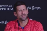 ĐOKOVIĆ NAPRAVIO ŠOU NA KONFERENCIJI! Nole nije znao da IZGOVORI reč na španskom! Evo kako se SNAŠAO! (VIDEO)