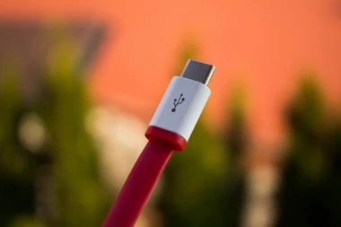 BRŽE PUNI TELEFON I PRENOSI PODATKE: USB-C priključak preko noći postao hit u svetu, a evo koja mu je GLAVNA PREDNOST