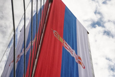 BEOGRAD OKIĆEN SRPSKIM ZASTAVAMA: Danas je Dan srpskog jedinstva, slobode i nacionalne zastave (FOTO)