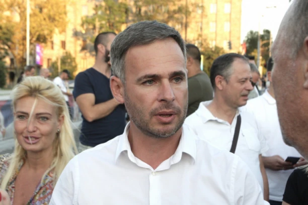 EVO KAKO JE PRIČAO ALEKSIĆ: Hvalio SNS, a sad hvali Đilasa! MENJA PLOČU KAKO MU KAD ODGOVARA!