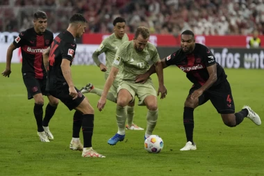 LUDNICA U BUNDESLIGI: Bajern na najnesrećniji mogući način ostao bez pobede u derbiju!