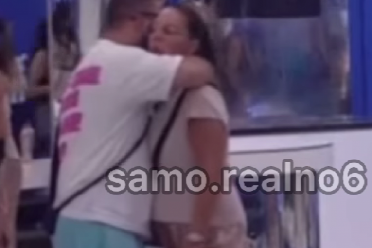 Milena Kačavenda i Sanjin šapuću