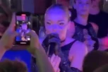 DŽEHVA PRETI ŠAMARIMA: Isplivao šok snimak iz kluba, zbog muškaraca odmah PREKINULA NASTUP! (VIDEO)