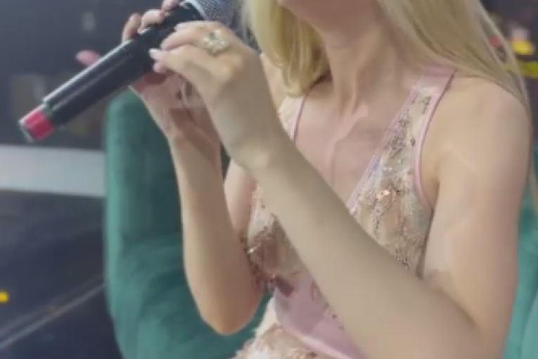 Rada Manojlović plače