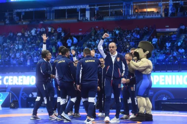 SPEKTAKL U ARENI: Svečano otvoreno Svetsko prvenstvo u rvanju!