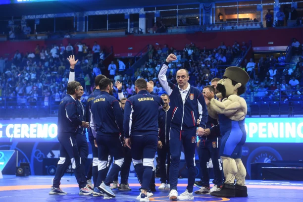 SPEKTAKL U ARENI: Svečano otvoreno Svetsko prvenstvo u rvanju!