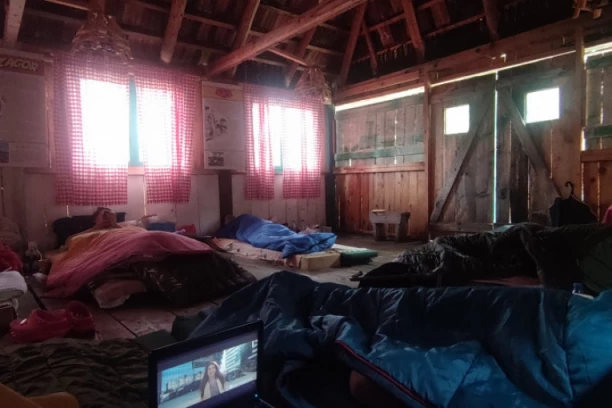 JOVAN IZ KRUŠEVCA OSVETLAO SRBIJI OBRAZ U LEŽANJU! Takmičenje u Brezni traje već mesec dana, NIKO NE PLANIRA DA ODUSTANE!