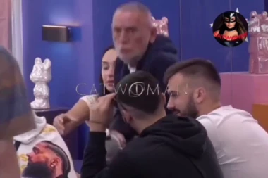 SCENE PLJUVANJA U ELITI ZGROZILE JAVNOST: Lepi Mića iskalio bes na mlađem učesniku, vanredno stanje u Šimanovcima! (VIDEO)