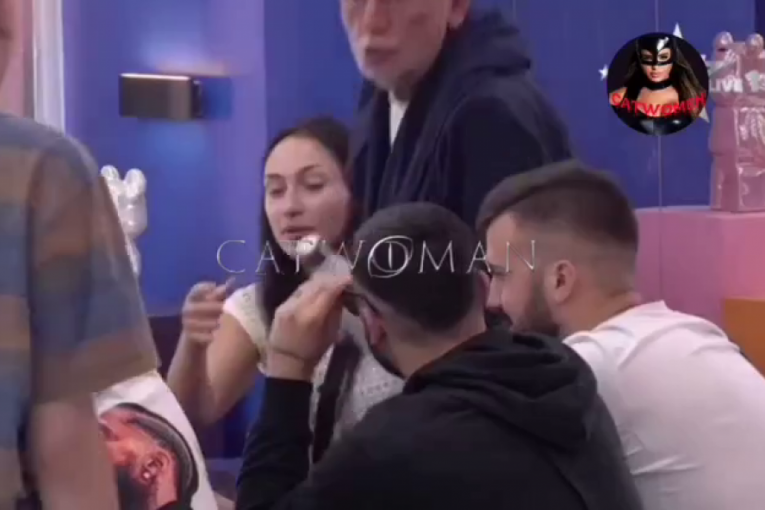 Lepi Mića pljuje Uroša Stanića Elita Zadruga 7