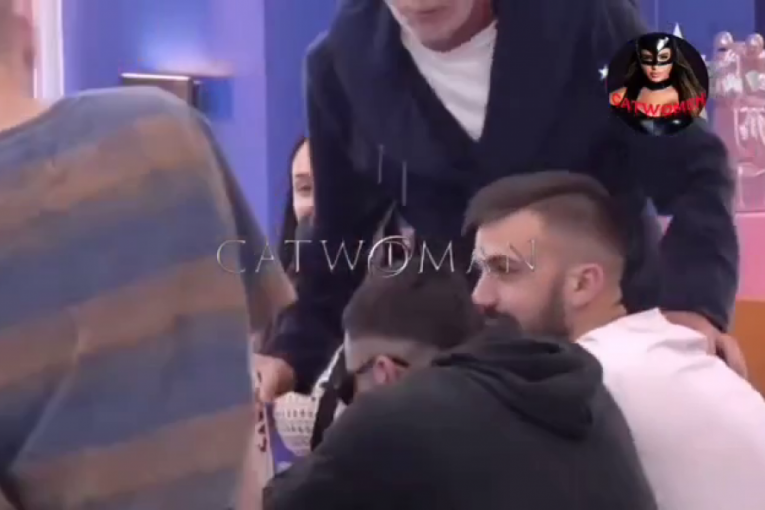 Lepi Mića pljuje Uroša Stanića Elita Zadruga 7