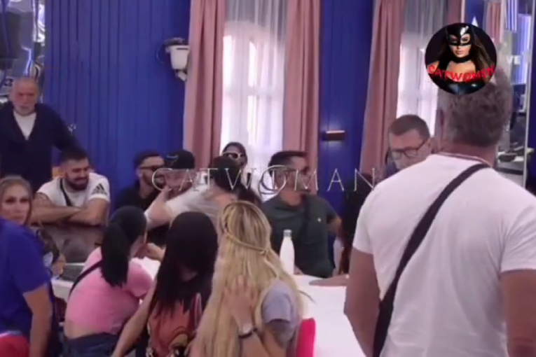 Lepi Mića pljuje Uroša Stanića Elita Zadruga 7