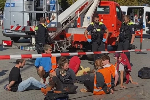 NI PREBIJANJE IH NIJE ZAUSTAVILO: Demonstranti napravili haos u Berlinu, imali su samo jednu poruku za sve