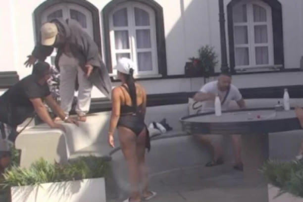 TOTALNI HAOS NA IMANJU U ŠIMANOVCIMA: Čuburac se kao furija spustio na Bebicu, odmah usledilo oglašavanje VELIKOG ŠEFA!