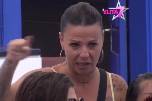 BIVŠA ROBIJAŠICA PRETI SA MAFIJAŠIMA U ELITI: U nervnom rastrojstvu pozvala opasne momke da odmah KRENU za Šimanovce, svi se ZALEDELI od straha!