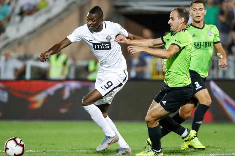 STAVITE ŠLEMOVE: Uz fudbalera bogatog internacionalnog iskustva, klub predstavio još četvoricu novajlija! (FOTO GALERIJA)