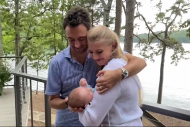 DEČAK OD 16 MESECI PREMINUO NAKON IGRE KRAJ FONTANE: Roditelji su u OČAJU, samo je udahnuo a onda ga je OVO usmrtilo!